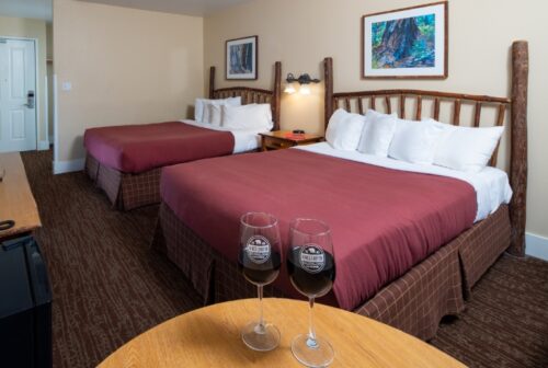 Standard Double Queen guestroom interior at John Muir Lodge